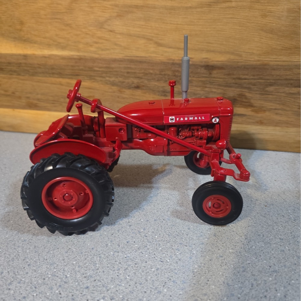 1992 Ertl Diecast 1:16 Scale Antique McCormick Farmall Super-A Tractor